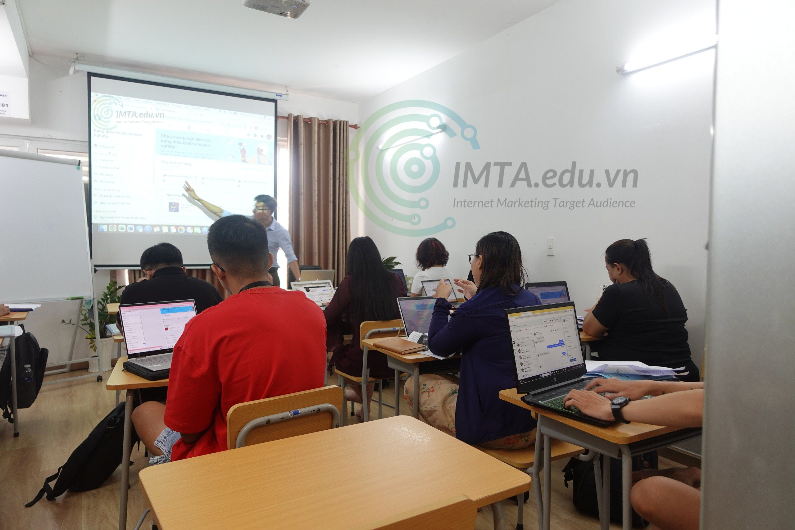 Lớp học Digital Marketing tại IMTA