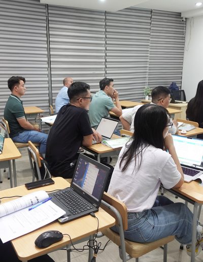 Mọi người học tập trung trong lớp TikTk Ads