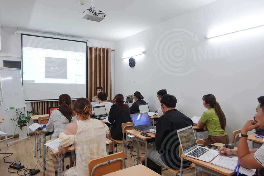 hoc-facebook-thuc-hanh-tai-lop