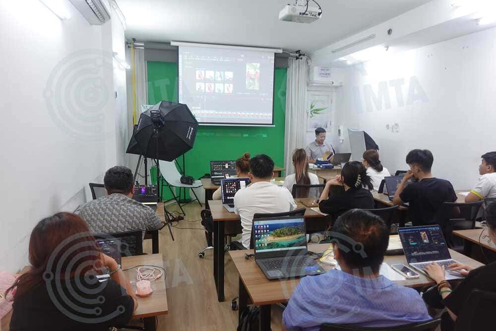 lop-hoc-quay-dung-video-bang-dien-thoai