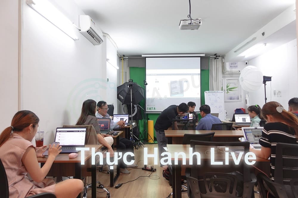 thuc-hanh-live-stream-tiktok-shop